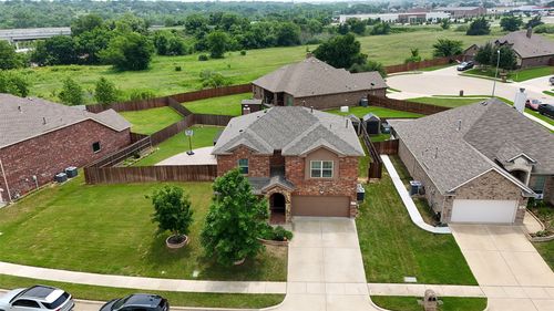 31 Oakridge Ln, Edgecliff Village, TX, 76134-1041 | Card Image