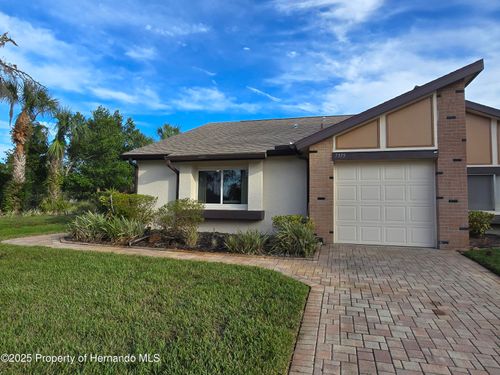 7375 Crestwood Dr, WEEKI WACHEE, FL, 34613-5111 | Card Image