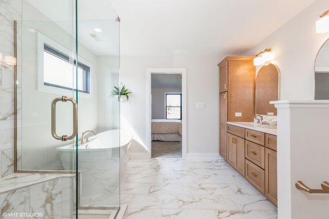 18_13452LakesideAve_13004_PrimaryBathroo | Image 18