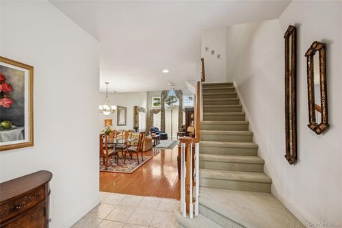 652 Balfour Pl, Huntingtn Sta, NY, 11747-5258 | Card Image