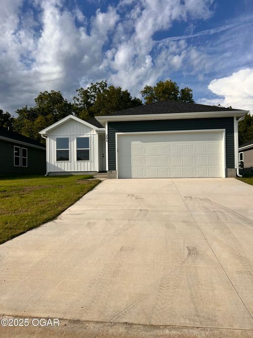 205 Eagle Edge Ave, Duenweg, MO, 64841-1112 | Card Image
