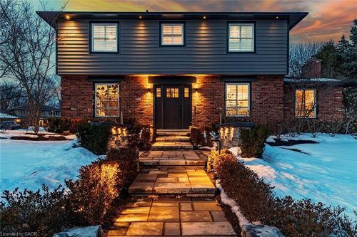 1905 Four Seasons Drive, Burlington, ON, L7P3B1 | Card Image