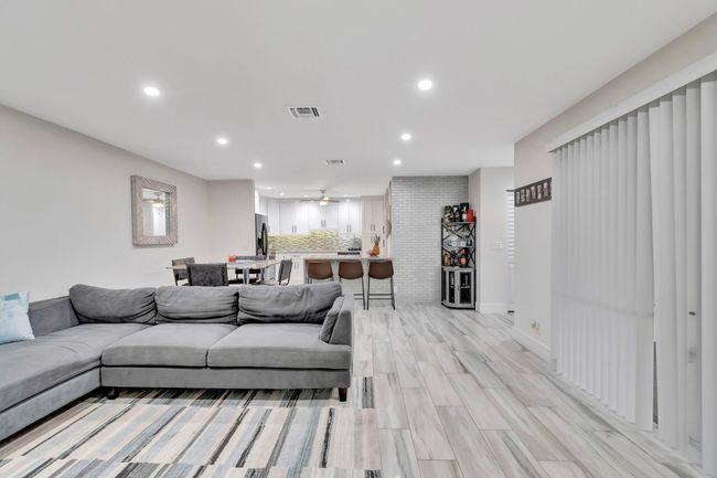 25-B - 8051 Ambach Way, Home with 2 bedrooms, 2 bathrooms and null parking in Hypoluxo FL | Image 13