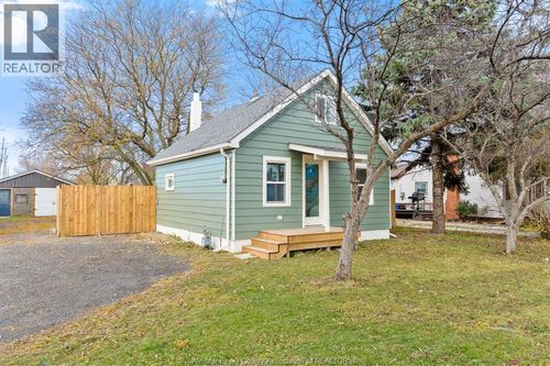 {{alt}} | Card Image