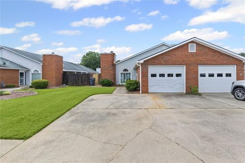 140 Courtyard Ln, Fayetteville, GA, 30215-2294 | Card Image