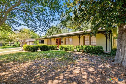404 Cherokee Ln, Victoria, TX, 77901-3202 | Card Image