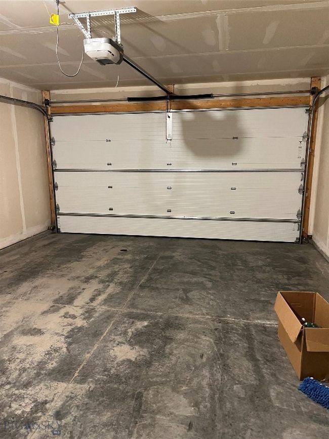 garage | Image 12