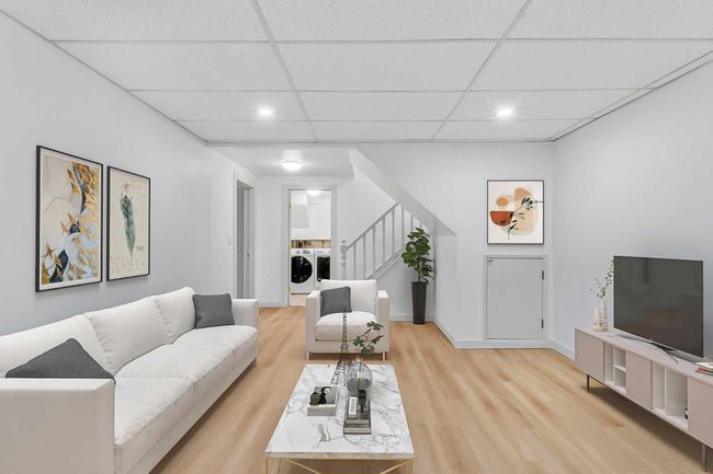 116 Strathcona Close Sw, House other with 4 bedrooms, 4 bathrooms and 4 parking in Calgary AB | Image 25