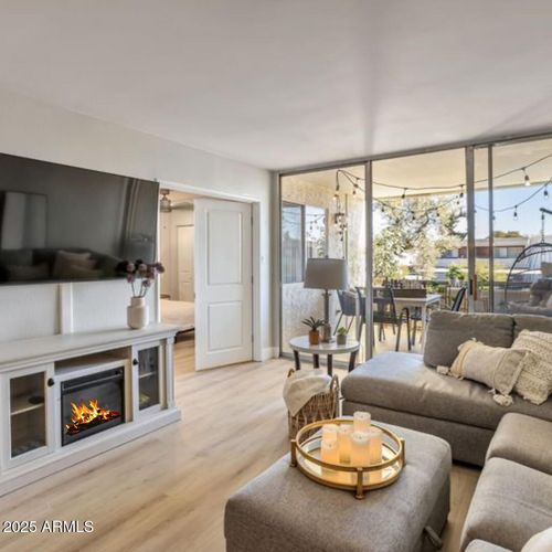 b227-7625 E Camelback Rd, Scottsdale, AZ, 85251-2105 | Card Image