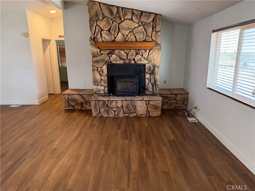 381 Lueon Ln, Pinon Hills, CA, 92372 | Card Image