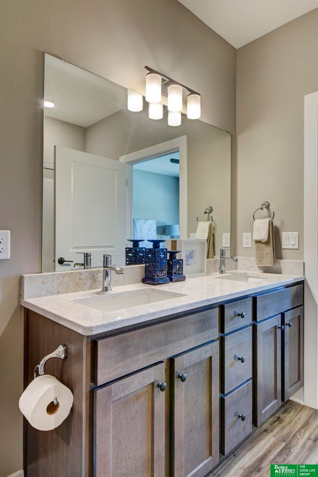 17676 Greenleaf St, Townhouse with 2 bedrooms, 2 bathrooms and 2 parking in Omaha NE | Image 17