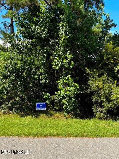 10033 Quail Way, Bay Saint Louis, MS, 39520-8917 | Card Image