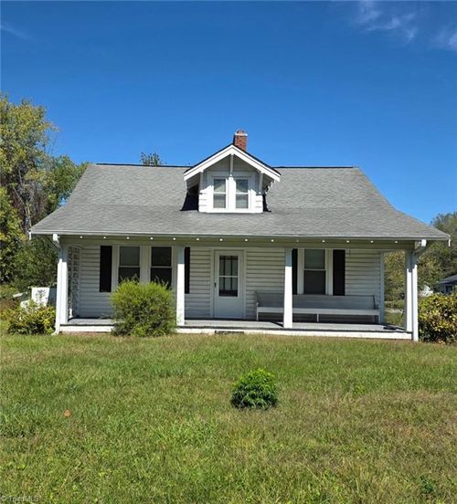 2183 Westfield Rd, Mount Airy, NC, 27030-9533 | Card Image