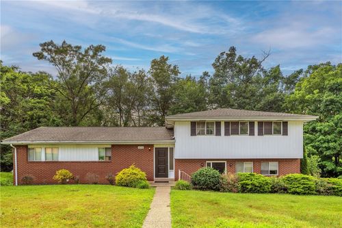 616 Woodburn Ln, Greensburg, PA, 15601-4666 | Card Image