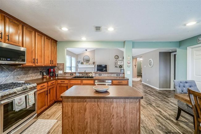 2957 Water Willow Ln, House other with 4 bedrooms, 2 bathrooms and 2 parking in Pearland TX | Image 7