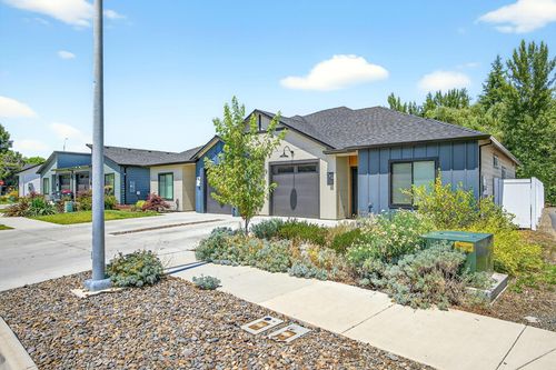 756 Terrazzo Way, Medford, OR, 97501-4313 | Card Image