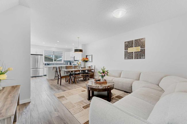 105 Legacy Glen Point Se, Home with 3 bedrooms, 2 bathrooms and 4 parking in Calgary AB | Image 8
