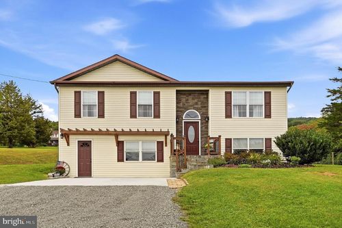 8 Scenic View Ln, Paw Paw, WV, 25434-8825 | Card Image