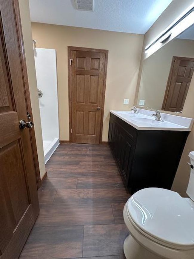 Connecting Master Bathroom | Image 10
