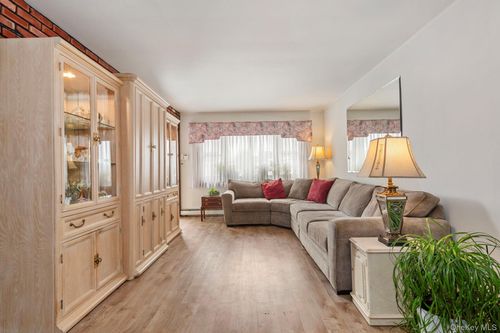 738 Sprague Ave, Franklin Square, NY, 11010-3237 | Card Image