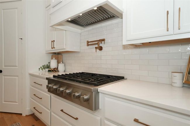 Premium 6-burner gas range for gourmet cooking. | Image 9