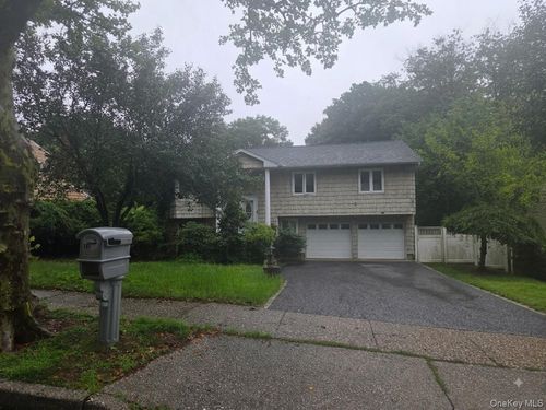 22 Lindron Ave, Smithtown, NY, 11787-1632 | Card Image