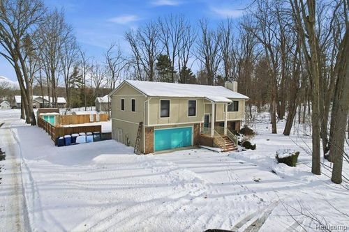 4531 Clifford Rd, Brighton, MI, 48116-7703 | Card Image