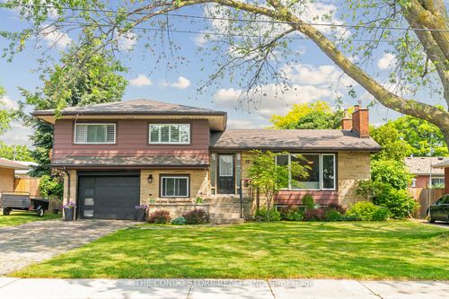 15 Old Orchard Dr, Hamilton, ON, L8E1E9 | Card Image