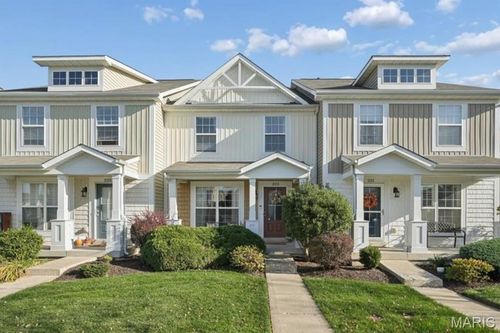 223 Countryshire Dr, Lake St Louis, MO, 63367-5823 | Card Image