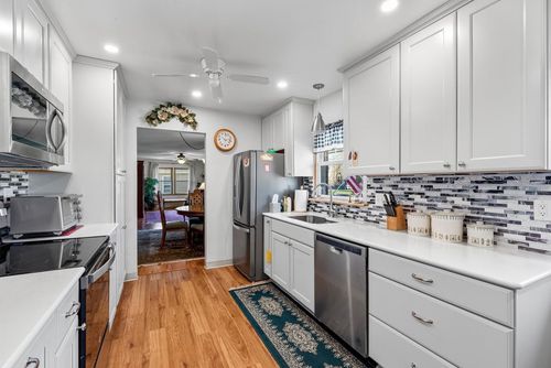 809 Grove Street, Beaver Dam, WI, 53916 | Card Image