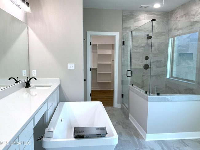 Primary Bathroom | Image 16