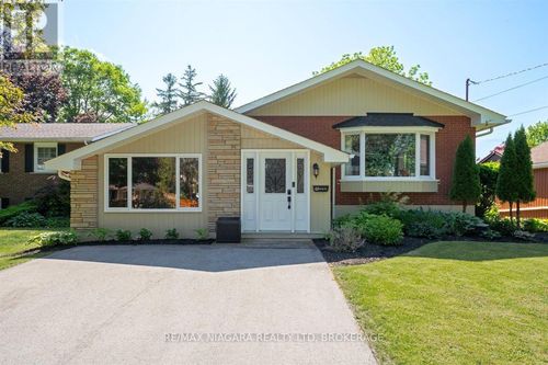 62 Oakridge Crescent E, Port Colborne (Sugarloaf), ON, L3K2T4 | Card Image