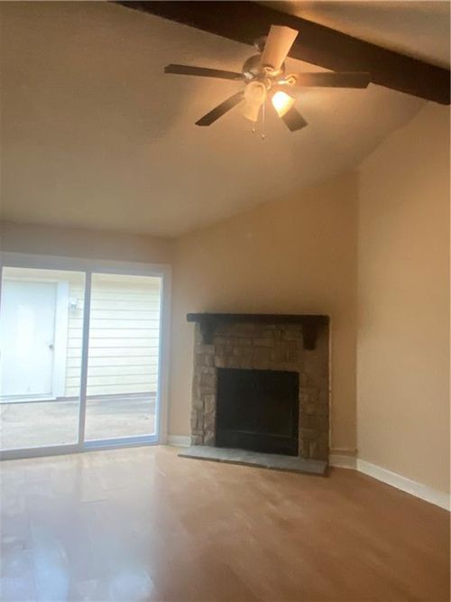 8327 Nw Mace Rd, Kansas City, MO, 64152-1957 | Card Image