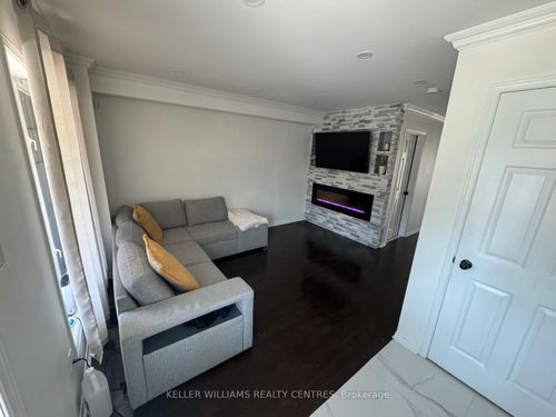 34 Haverhill Cres, Whitby, ON, L1R3E7 | Card Image