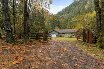 19601 Silver Skagit Rd, House other with 2 bedrooms, 1 bathrooms and 10 parking in Hope BC | Image 1