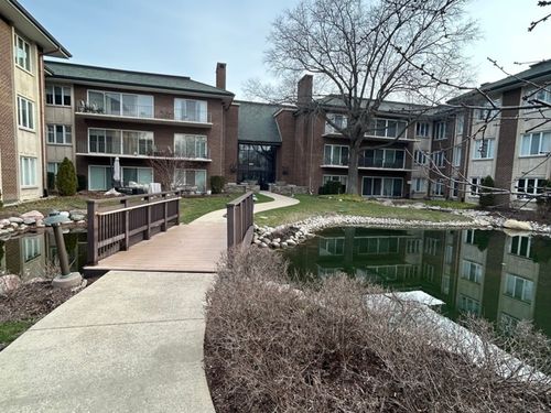 apt-g205-4 Oak Brook Club Dr, Oak Brook, IL, 60523-8520 | Card Image