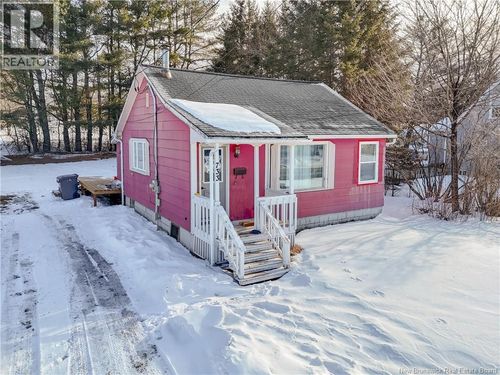 733 Maclaren Ave, Fredericton, NB, E3A3L4 | Card Image