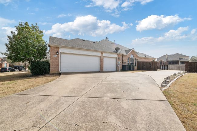 Three Car Garage | Image 24