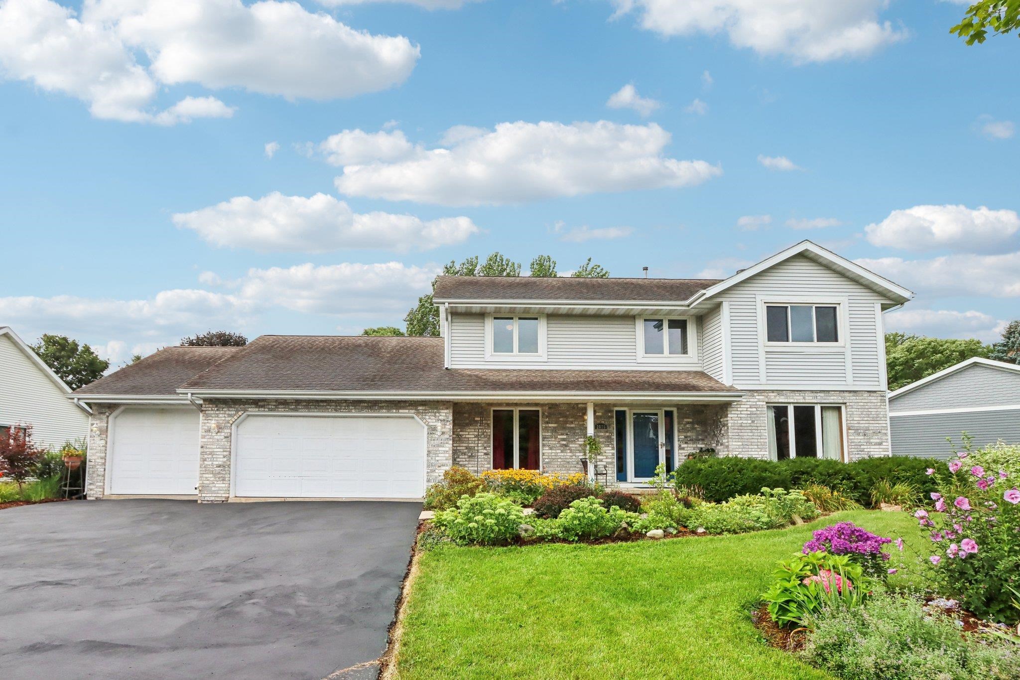 Charleston Dr, Fitchburg, WI 53711