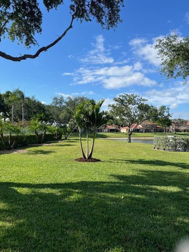 9826 Kamena Cir, Condo with 3 bedrooms, 3 bathrooms and null parking in Boynton Beach FL | Image 32