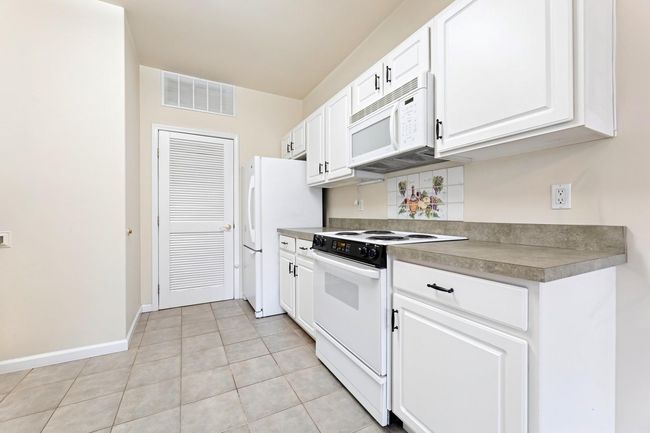 Access to laundry/utility room with | Image 11