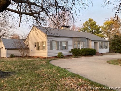 1104 E Moses St, Cushing, OK, 74023-3525 | Card Image
