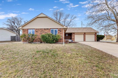 2125 N Ridgewood Dr, Wichita, KS, 67208-2516 | Card Image