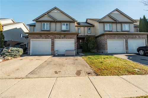 102 Donnenwerth Dr, Kitchener, ON, N2E4C9 | Card Image