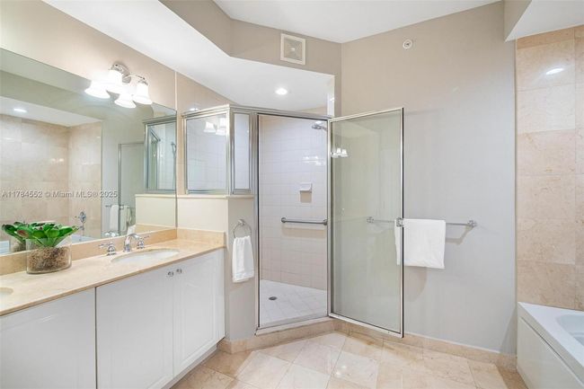 300 - 7598 Sw 102 Nd St, Condo with 3 bedrooms, 3 bathrooms and null parking in Pinecrest FL | Image 11