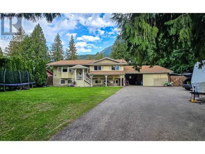 1766 Biatecki Rd, House other with 6 bedrooms, 3 bathrooms and 1 parking in Revelstoke BC | Image 1