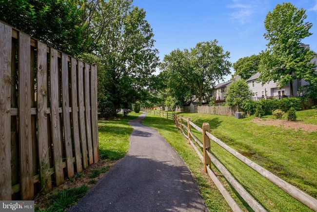894 Smartts Ln Ne, Townhouse with 3 bedrooms, 3 bathrooms and null parking in LEESBURG VA | Image 21