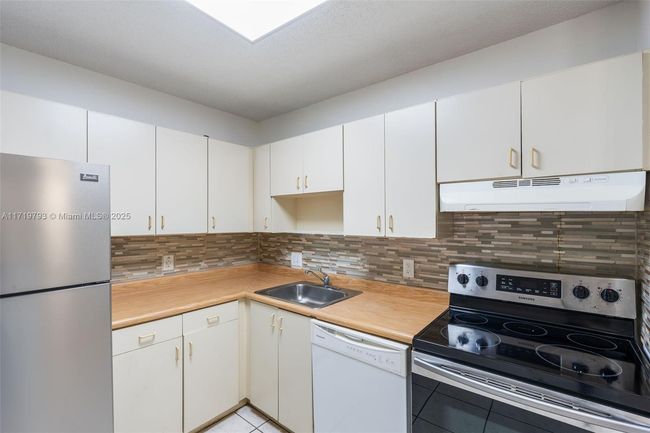 APT-106E - 9729 Hammocks Blvd, Condo with 2 bedrooms, 1 bathrooms and null parking in Miami FL | Image 19
