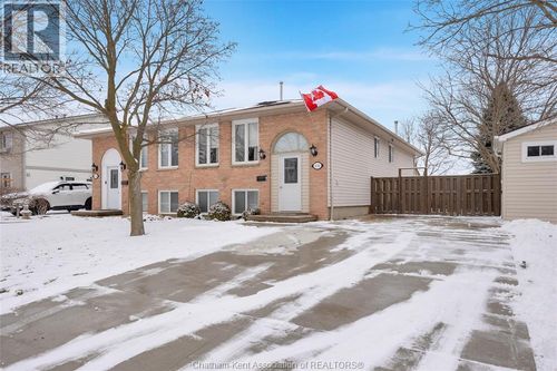 104 Bruinsma Ave, Wallaceburg, ON, N8A5G8 | Card Image