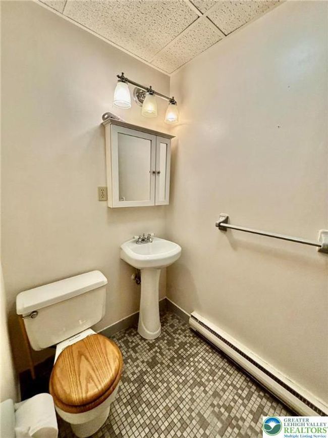 16 - 20 W Main St, Condo with 1 bedrooms, 1 bathrooms and null parking in Pen Argyl PA | Image 7